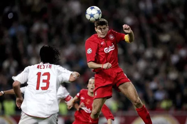 CamisetasGool's tweet photo. ⚽✨ El legendario gol de Steven Gerrard en la final de la Champions 2005 fue el inicio de una remontada épica del Liverpool 🔥🔴

Consigue la camiseta con la que lideró esa noche histórica 👕🏆

Solo esta semana, con descuento y envío gratis ✅ ¡No te quedes sin la tuya! 📩 https://t.co/Yqfqb7EdsJ