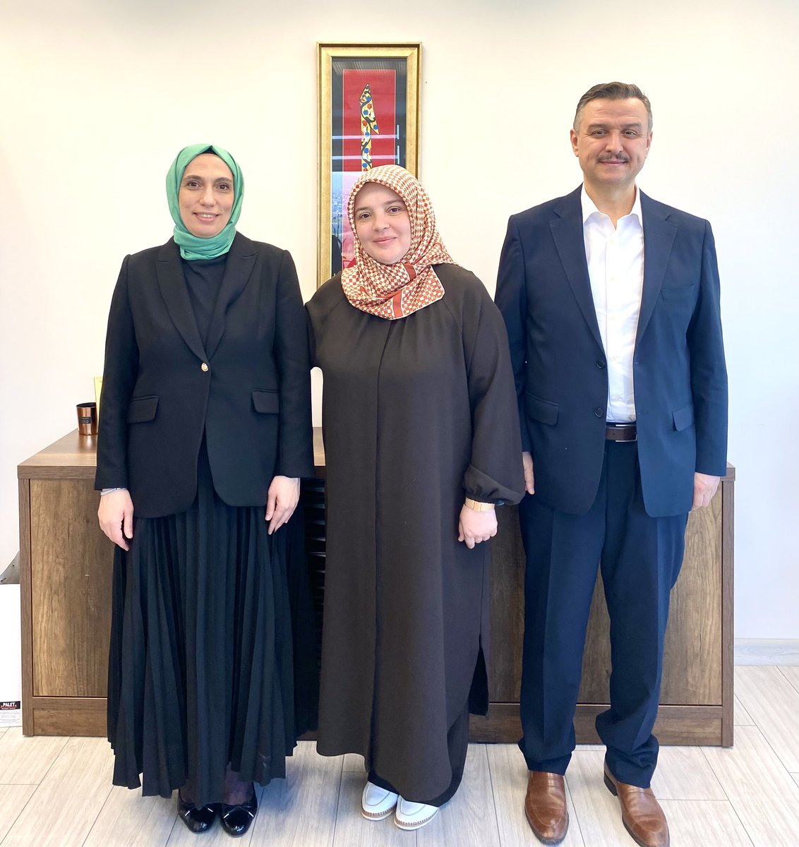 İyiyi,güzeli,doğruyu,hakkı ve hakikati yaşama ve yaşatma noktasında 
uzun yıllar hayırlı güzel hizmetlerde bulunan,
önceki dönem 
MGV ve AGD Genel Başkanı <a href="/ilyastonguc/">İlyas Tongüç</a> Başkanımıza ve eşi,kıymetli arkadaşım Rukiye Töngüç’e nazik ziyaretleri ve güzel dilekleri için teşekkür ederim.