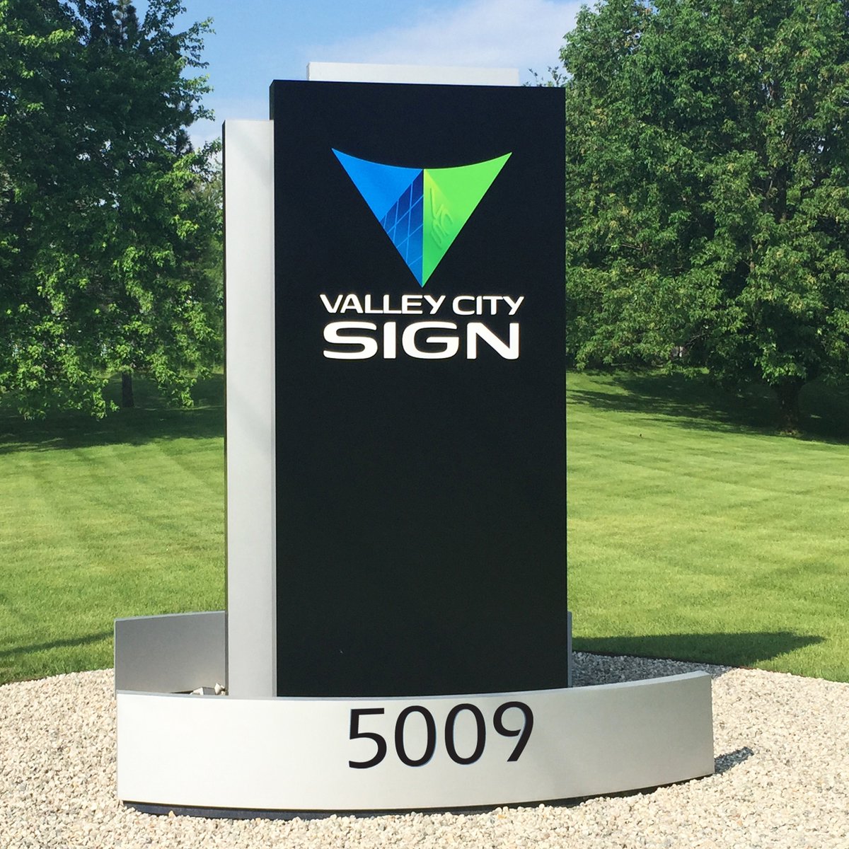 ValleyCitySign's tweet image. A Sign of the Future . . .
We are thrilled to have Wade Halma on board as our new president and owner!
What we do adds value and who we are is what makes the difference.
#culture #teamwork #NextGen