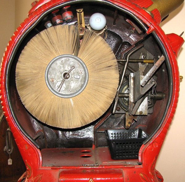 RealPreCinema's tweet photo. 1890
HERMANN CASLER (1867-1939)
Casler's #Mutoscope perhaps typifies the Peepshow in its purest form. A simple #motionpicture viewing machine capable of flipping pictures chronologically were passed before the viewing area as a crank is turned. https://t.co/TkgHzuadgo
