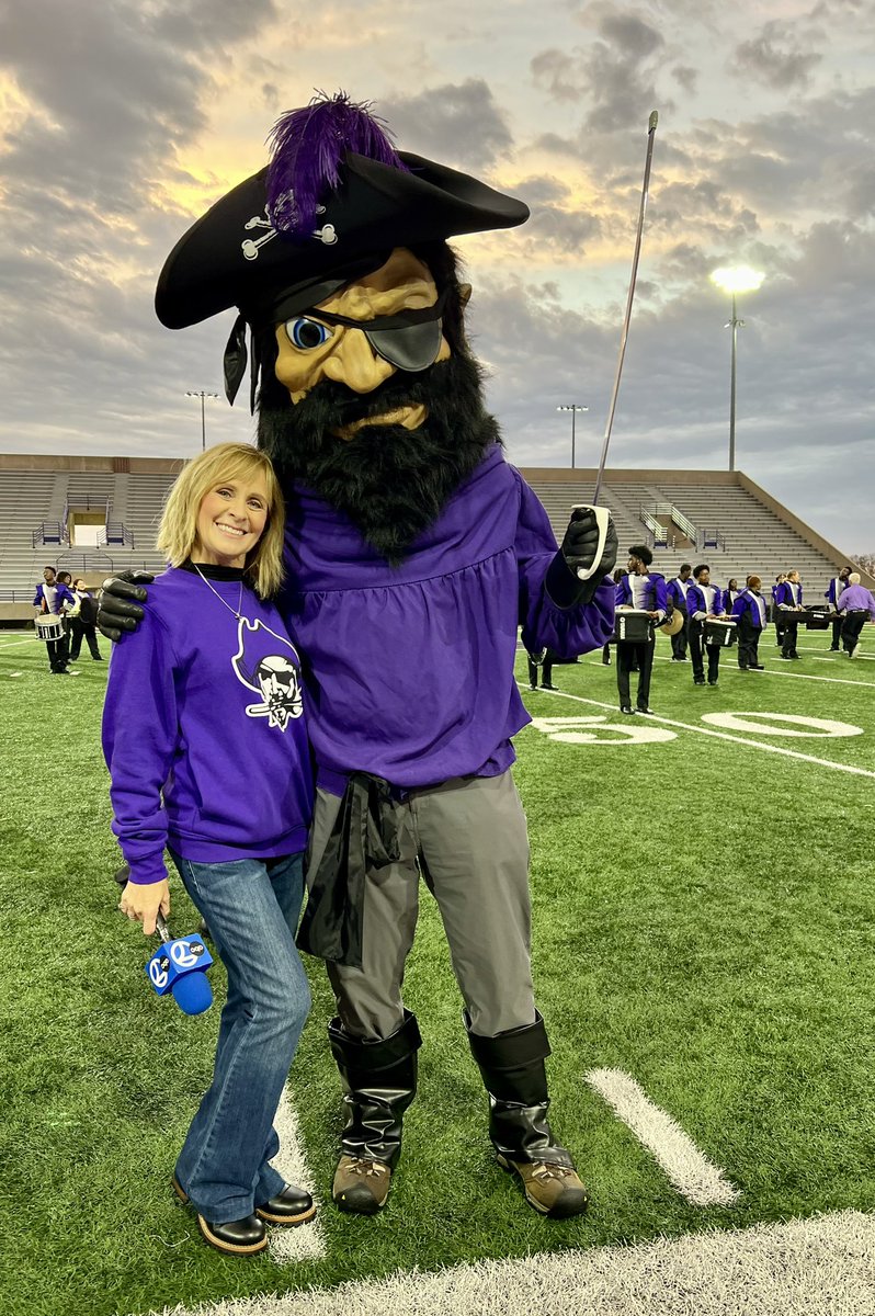 TracyButlerABC7's tweet photo. Let’s GET OUT THE VOTE for #FridayFlyover! The time is NOW to vote for your favorite! @ABC7Chicago https://t.co/LOJZPS4gnS https://t.co/mPMDQjHQih