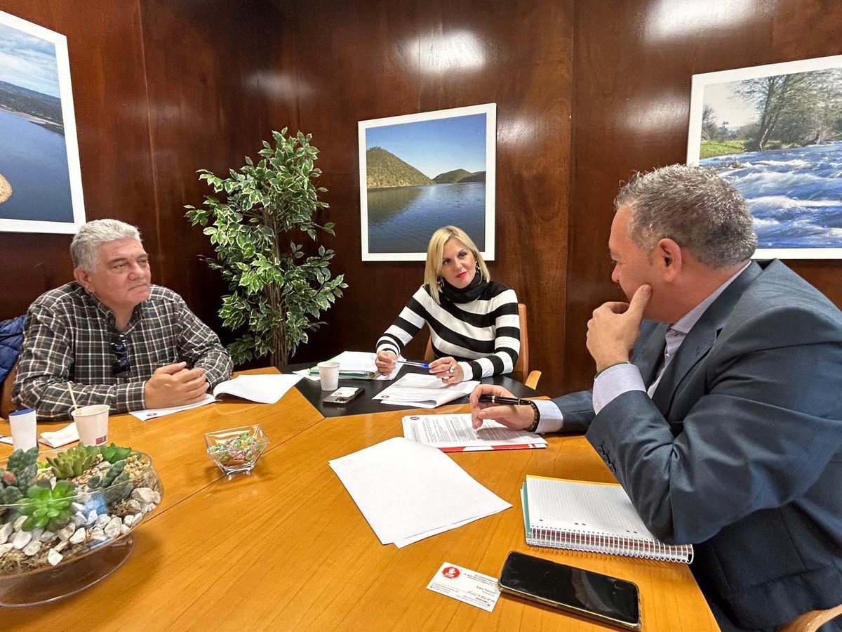 haciendaEXT's tweet photo. Este lunes recibimos en la consejería a la plataforma @stopsucesiones de la mano del presidente Eligio Taboada y del secretario nacional, Rafael Cueto.

✅Seguimos trabajando en el Impuesto de Sucesiones centrándonos en los más vulnerables.

@StopsucesionesE https://t.co/6HS52YYYWB