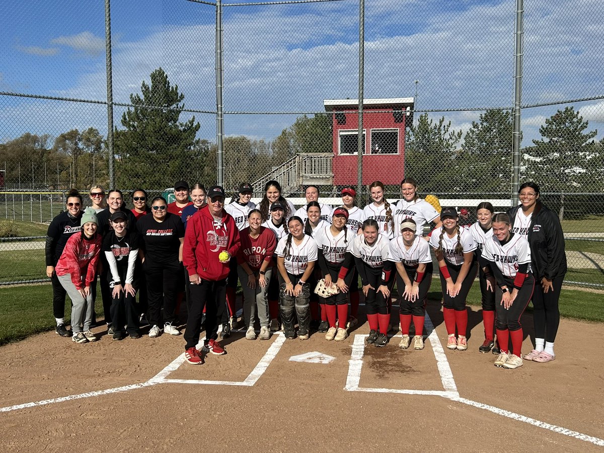 RCSball's tweet image. Team 44 played their alumni game on saturday. We also celebrated our former Coach Wammer! It was a beautiful day to celebrate alumni and Coach Wammer! #team44 #humhawks #hawksfly