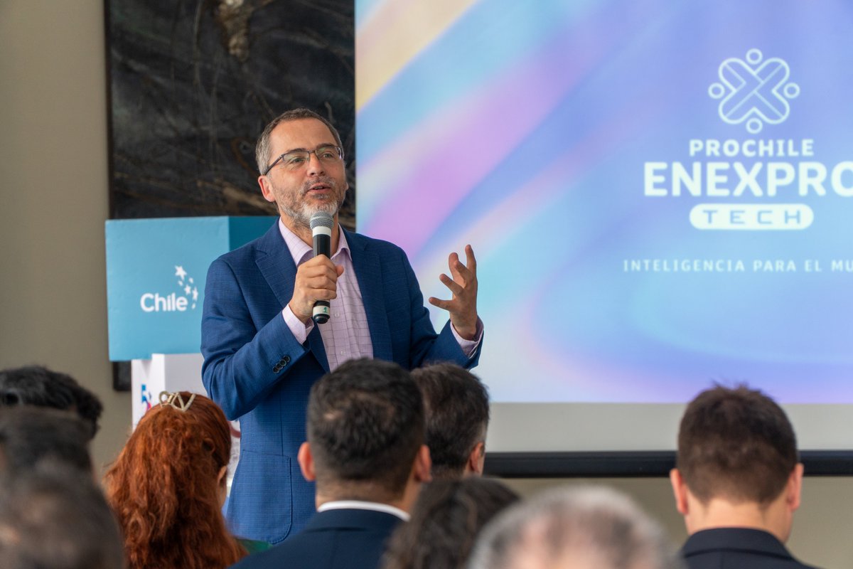 ProChile's tweet photo. Nuestro dir. general, Ignacio Fernández con la delegación de 33 importadores internacionales,  participan del Kick Off de #Enexpro #Tech, evento que busca promover la exportación de servicios de alto valor agregado como FinTech, ciberseguridad, EdTech, Agrotech y TICs en general. https://t.co/XBaYEBPjgn