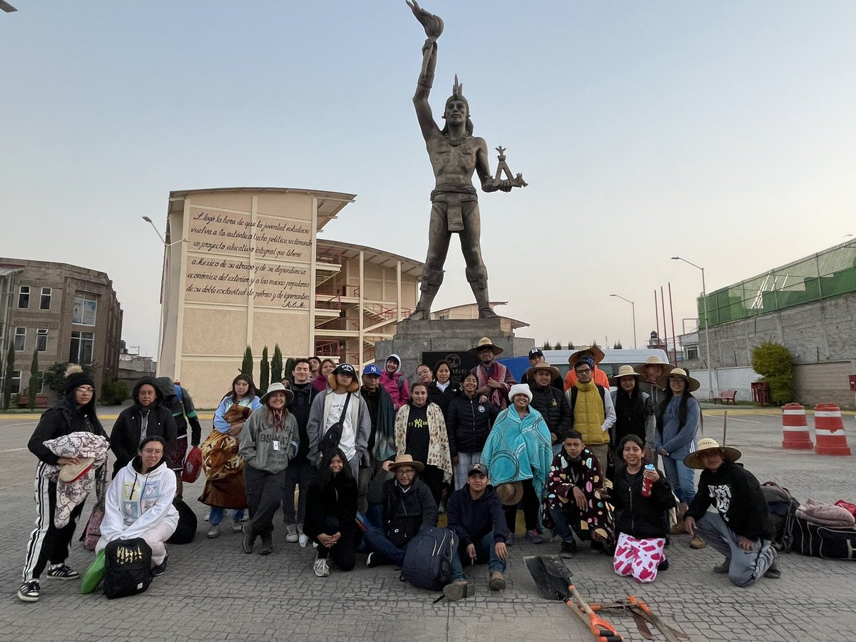 IxtaCUT's tweet photo. En estos momentos una #brigada de #estudiantes y maestros van camino a #guerrero, para opoyar a aquellas personas afectadas por el #huracánJhon https://t.co/6cwhwql6a4