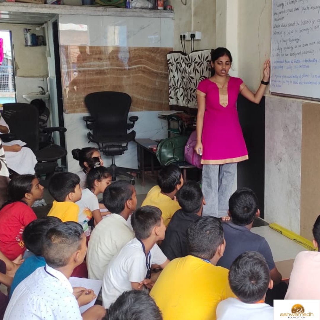 AshwamedhNGO's tweet image. On 13th Oct 2024, #ProjectAnkur held Ninja Session #12, where 23 students dove into Psychology (S.S. Chapter 2). Big thanks to Aayushi, Pratibha, Raj, Sejal, Raisa, and Amit for making it a fun learning experience! 💫 #AshwamedhFoundation #FunWithLearning #Teamwork