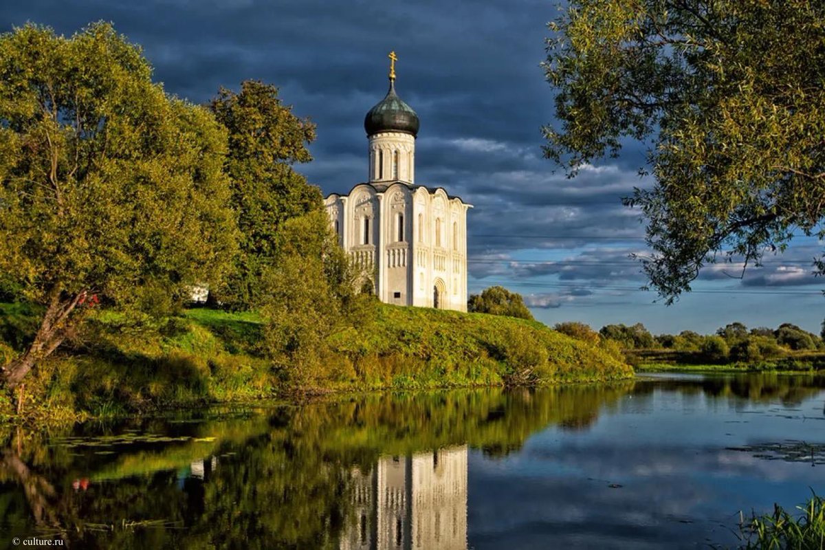 Russia's tweet photo. ⛪️#OTD in 1165, the Church of the Intercession on the #Nerl was completed
A @UNESCO World Heritage site, a true gem of Ancient Rus’,one of the best surviving monuments of the 12th-century Vladimir-Suzdal ecclesiastical design
✨It’s known for harmony with the landscape & nature https://t.co/Ec8CaiRGyo