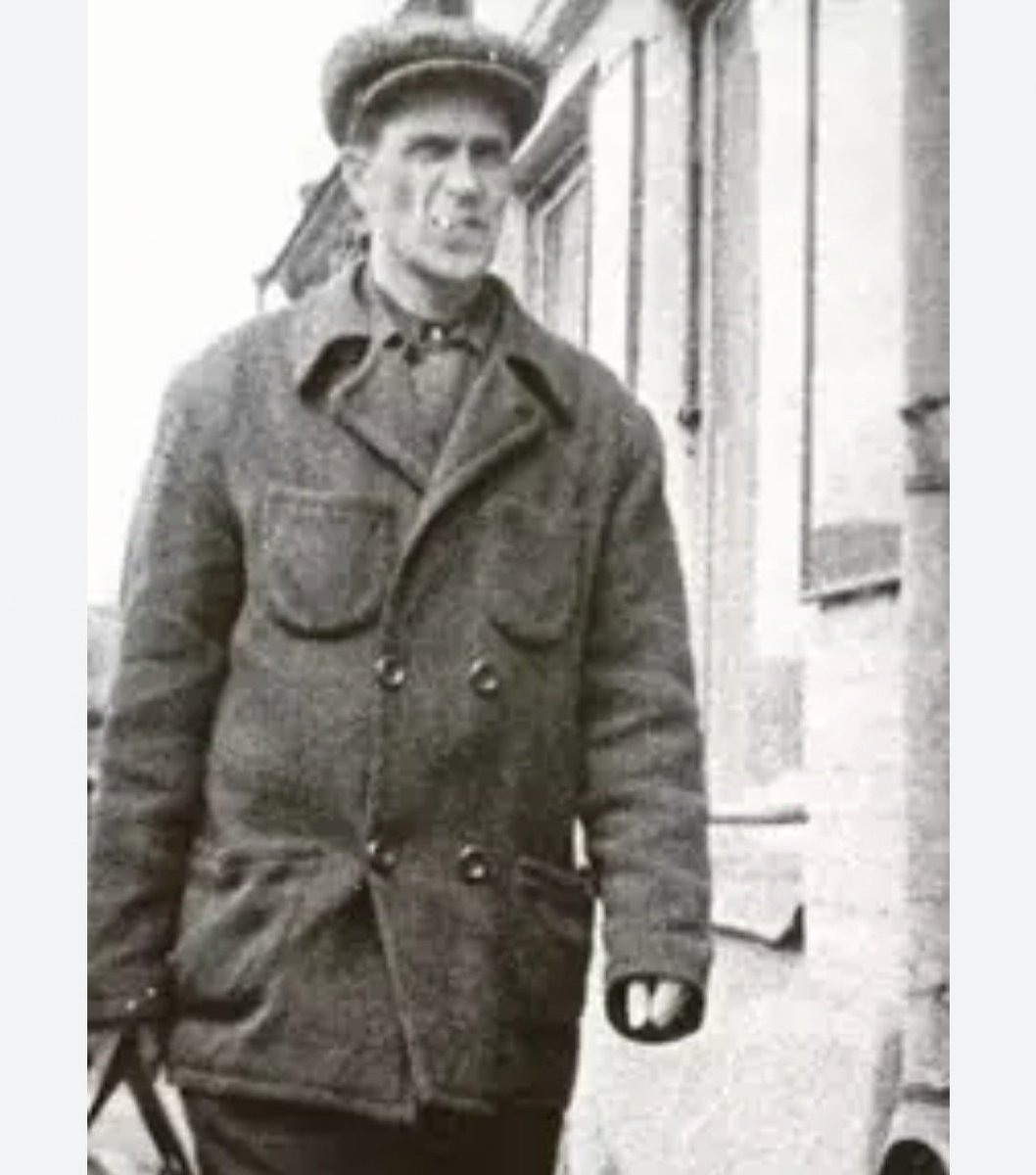 ArianaHar's tweet image. La cárcel salvó a Varlam Chalamov del formateo de los escritores asociados al realismo socialista. Cuando fue liberado del campo, su cabeza era más libre que la de los escritores en Moscú. Todo escritor está destinado a una forma de soledad extrema, si quiere inventar algo.