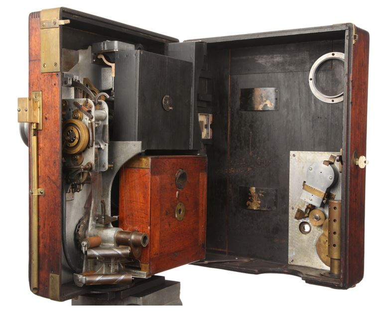 RealPreCinema's tweet photo. Photographs were taken with the #Mutograph (below), one of the earliest motion picture cameras.
#HermannCasler later worked at #AMBC & the Mutoscope was the Nº 1 competitor to Edison’s #Kinetoscope.
Images The Malkames Collection. https://t.co/ADY7Ujx7Xd