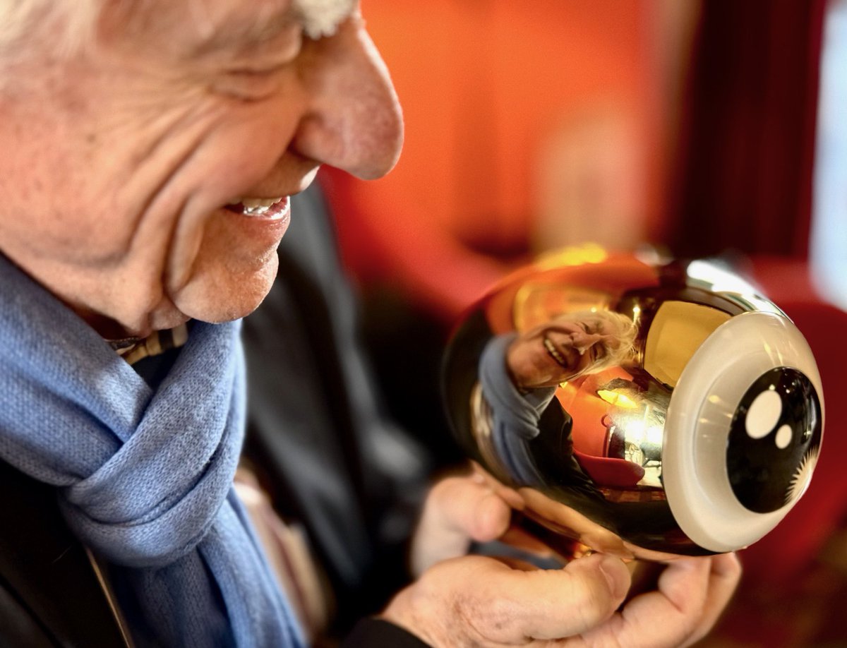 Emil Steinberger (Original) (@originalemil) on Twitter photo Pralle Tage am <a href="/zurichfilmfest/">Zurich Film Festival</a> liegen hinter mir:
Erhalt des Goldenen Auges, Laudatio von Eugène Chaplin (Sohn des grossen Charlie) und Weltpremière des Films „Typisch Emil“. Tolle Feedbacks und Tränen während des Films. 
typischemil.ch
Foto @NiccelArt 
#Film #Kino Pralle Tage am <a href="/zurichfilmfest/">Zurich Film Festival</a> liegen hinter mir:
Erhalt des Goldenen Auges, Laudatio von Eugène Chaplin (Sohn des grossen Charlie) und Weltpremière des Films „Typisch Emil“. Tolle Feedbacks und Tränen während des Films. 
typischemil.ch
Foto @NiccelArt 
#Film #Kino