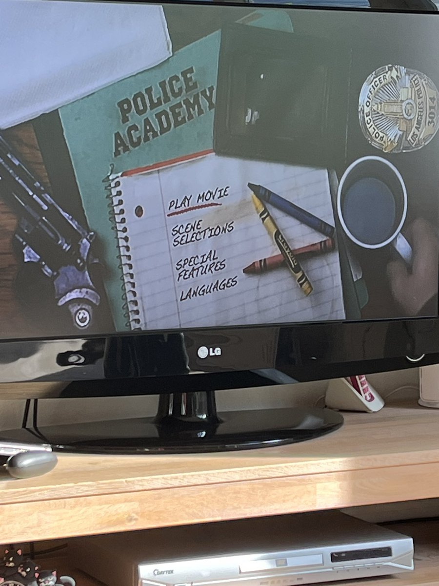 VanKraak's tweet photo. Jeugd sentiment. Vroeger huurde je deze in de videotheek 😂 https://t.co/OOC3fsrZFz