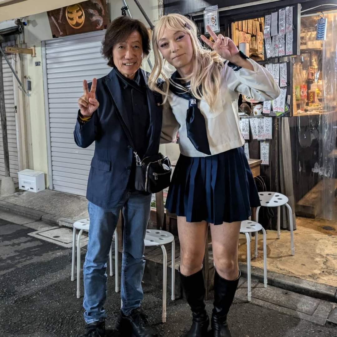 STEPyou0420's tweet photo. ミヤコ 先日 プロカメラマンさんの鯨井康雄先生と飲みに行きましたわ♥
かつて浜崎あゆみさんを撮影された実績もあるカメラマンさんで光栄でした
浜崎あゆみさんと同じくミヤコも黒の水着姿を撮影してくださいと おねだりさせてもらいました☺
#浜崎あゆみ https://t.co/4N96HFuzfK