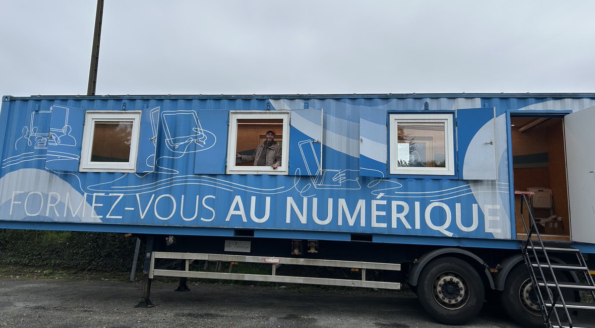lepopulaire_fr's tweet photo. Le Digitruck, aide à l’inclusion numérique, fait escale à #Bellac
https://t.co/mGSMN88IHd https://t.co/F9cNJatZyd