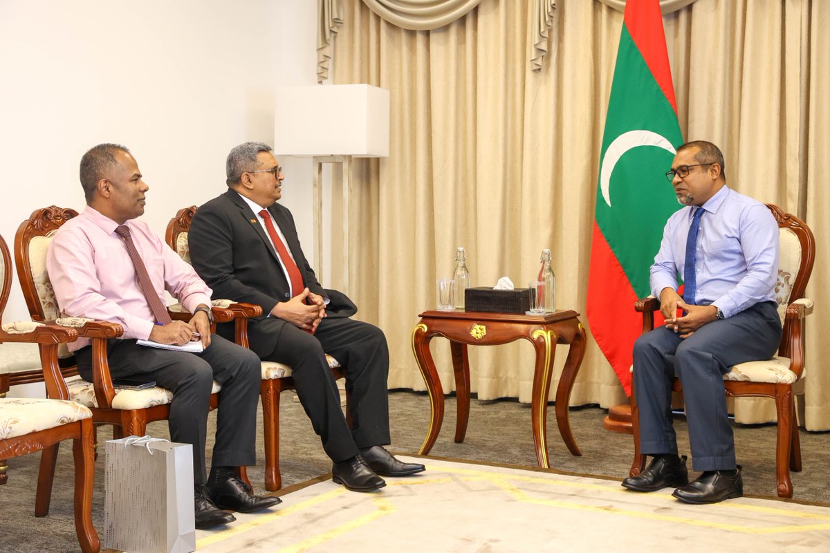 MoFAmv's tweet photo. Foreign Minister Dr. @abkhaleel met with Sri Lankan High Commissioner H.E Ranga Goonawardena  today. 

They reflected on the long standing historical ties of friendship between 🇲🇻 &amp; 🇱🇰, and agreed to work earnestly to further deepen &amp; widen the cooperation.
@SlinMaldives https://t.co/mq7QEMXUpv