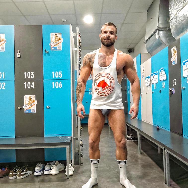 Greg w tanktopie BULLFUG 🔥
Idealny na treningi, nie tylko na siłowni 😏

Produkty tej marki znajdziecie pod linkiem: 

refform.pl/catalogsearch/…