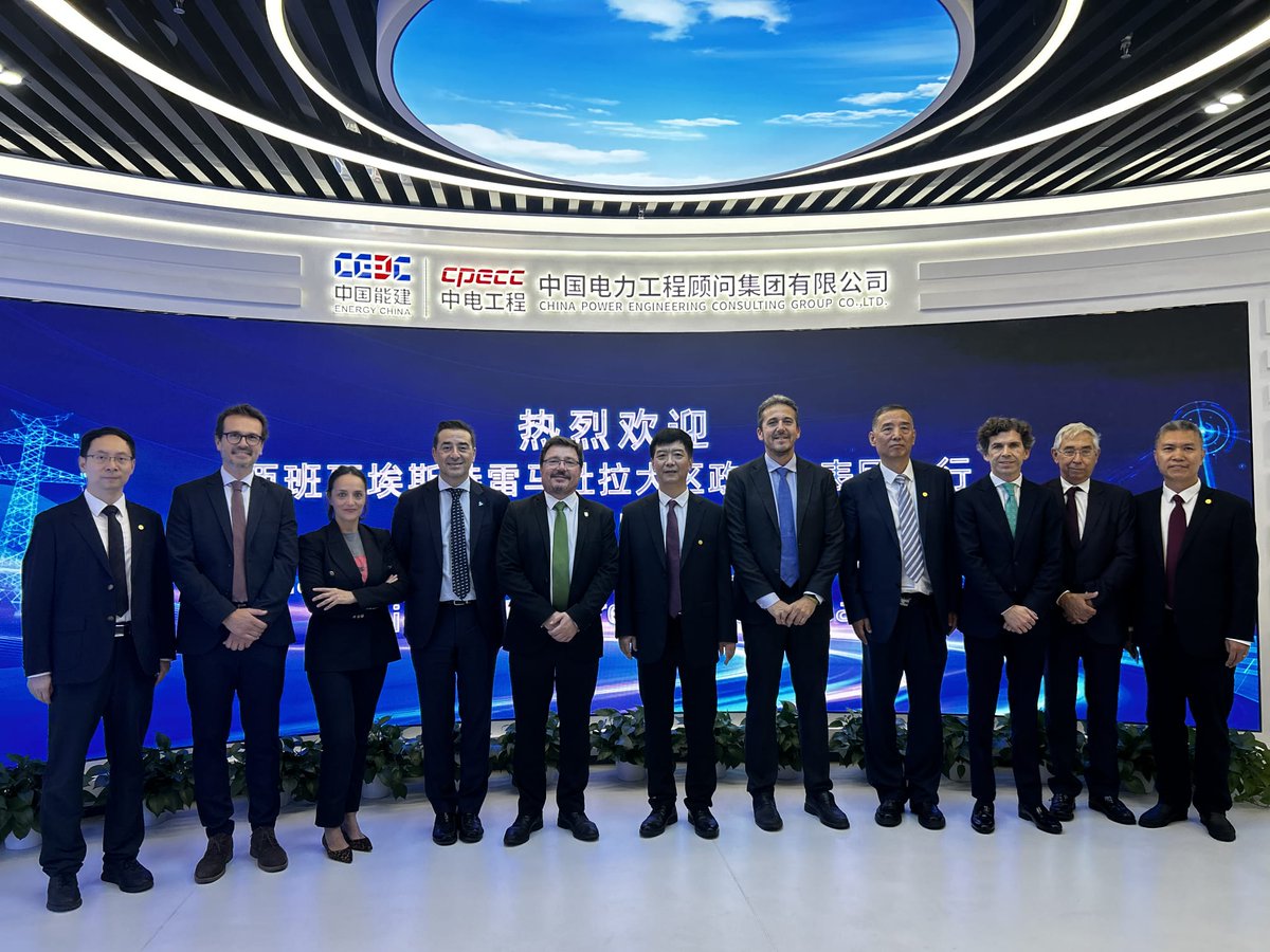 InvestExt's tweet photo. 🇨🇳El equipo de @InvestExt se encuentra en China junto al Consejero de Economía, @GuiSantamaria, y al Secretario General de Economía, @vicpiriz1975, con el objetivo de atraer inversión a nuestra región.
🔗 Más información: https://t.co/UVe6P7owL2
#ExtremelyEfficient https://t.co/v4uxQyRwon
