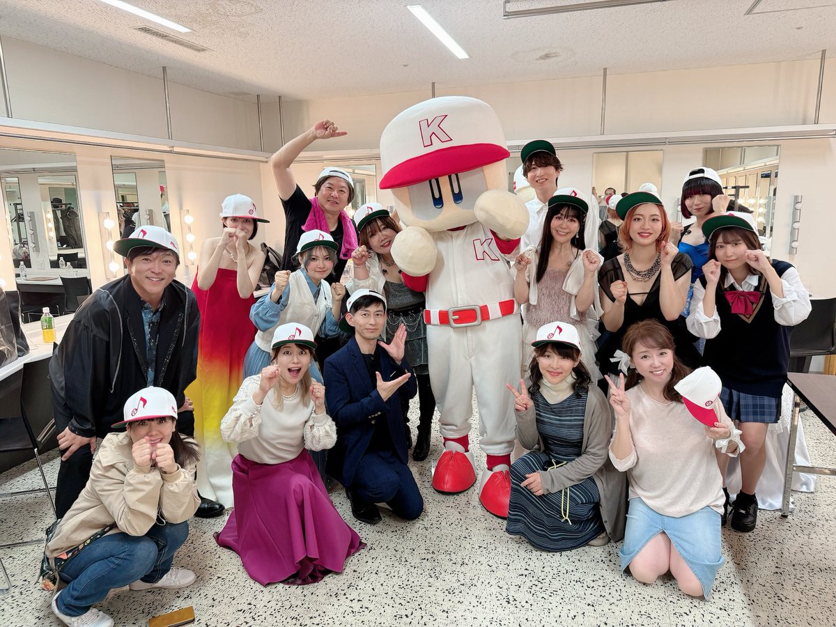 yonekurachihiro's tweet photo. #パワプロ30周年コンサート 夜の部も終演しました🎉パワプロファンの皆様ありがとうございました🙌⚾️
パワプロ歴代主題歌シンガーの皆様とパワプロくんを囲んで❤️楽しかったぁぁ！皆様ありがとうございました🥰
他写真は後ほど🫶

#パワフルプロ野球 #米倉千尋 
#chihiroyonekura #yonekurachihiro https://t.co/pIv171hODy