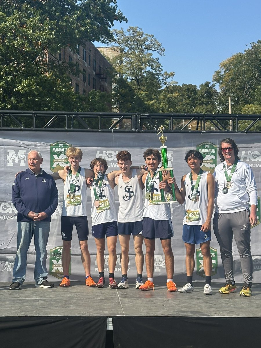 SJP_Track's tweet photo. Great experience down at Manhattan Invite for our boys!
Frosh Team - 2nd 🥈
Soph Team- 1st (Henry McDonnell individual win)🏆🥇
Varsity- 6th 
Congrats athletes and coaches! 
@BayStateRun @sjpathletics https://t.co/vAVgRUARF2