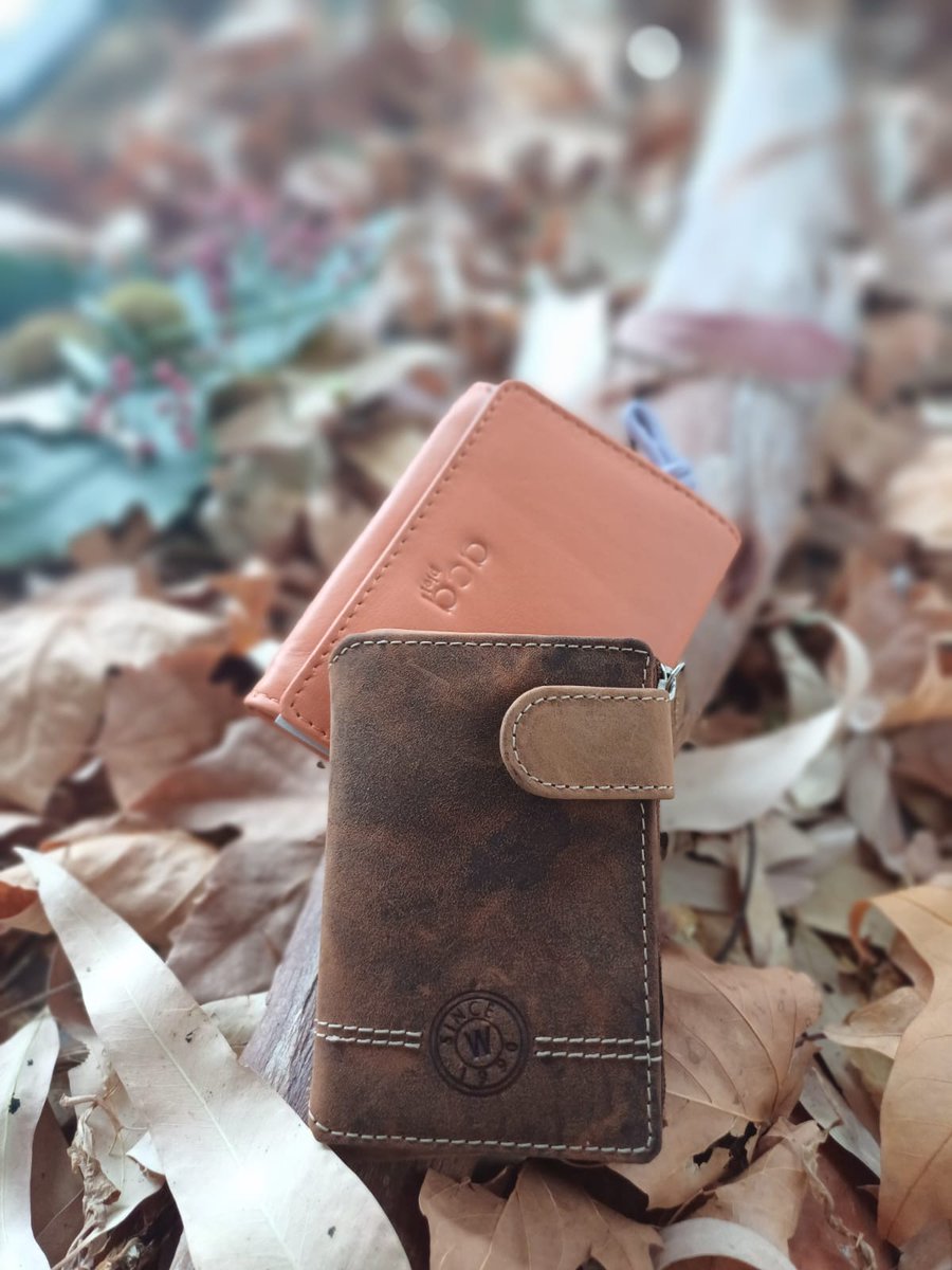 JoseIExposito's tweet photo. Si tienes que hacer un regalo o quieres darte un capricho, en ESTANCO LEONE´S de #PeñarroyaPueblonuevo podrás encontrar una amplia gama de carteras y monederos para hombres y mujeres. https://t.co/76aaFHv9I3