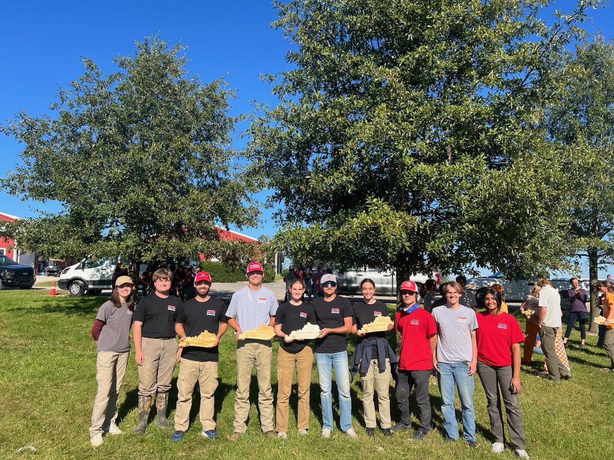 M.C. Ricker 🐲 tweet media