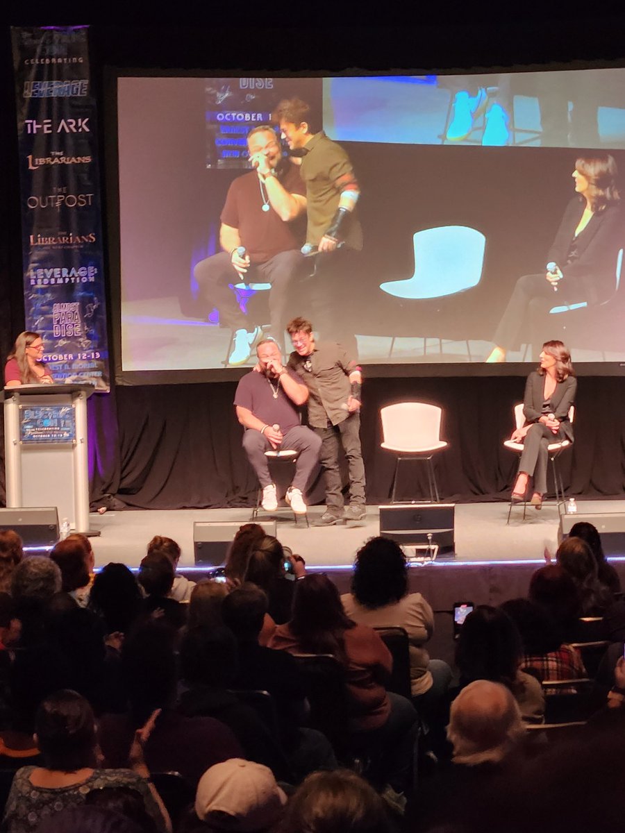 RewriteAgain's tweet photo. More pics from #ElectricCon... the directors' and behind the scenes crew panels were fantastic. Thanks for giving us a glimpse of the magic behind the curtain! https://t.co/rjLdTscztw