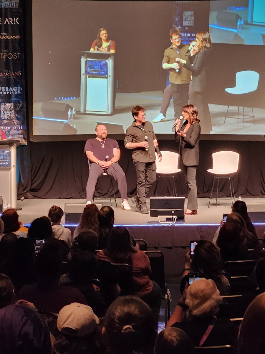 RewriteAgain's tweet photo. More pics from #ElectricCon... the directors' and behind the scenes crew panels were fantastic. Thanks for giving us a glimpse of the magic behind the curtain! https://t.co/rjLdTscztw