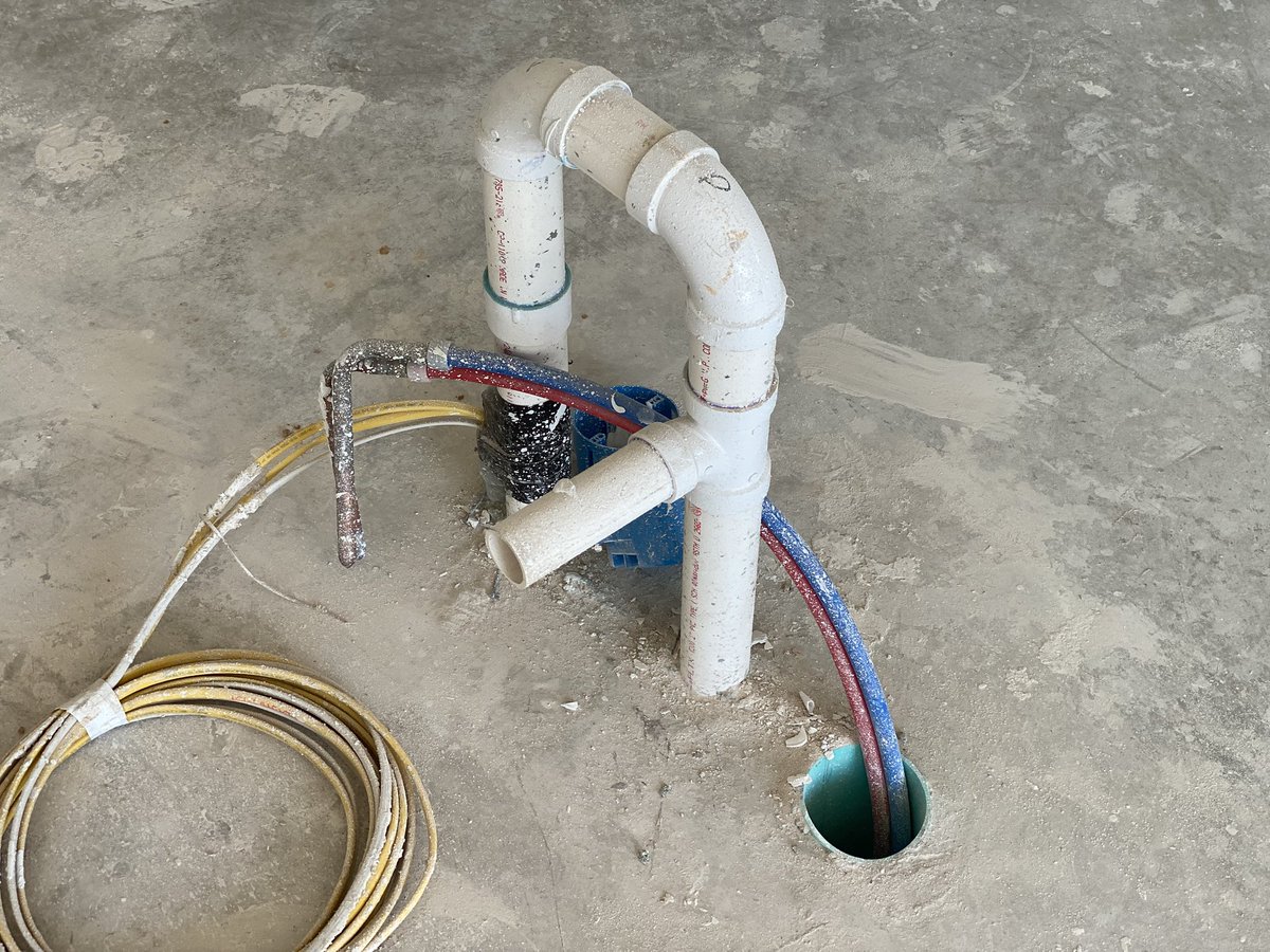 DocDeasonRealty's tweet photo. 💧I was showing some new construction over the weekend. Instead of the old-style copper pipes, prone to leaking in the slab, you’re seeing this conduit that allows the Pex tubes to be channeled through that opening and would be much easier to remove in the event of a leak! https://t.co/OwffCeU8eD