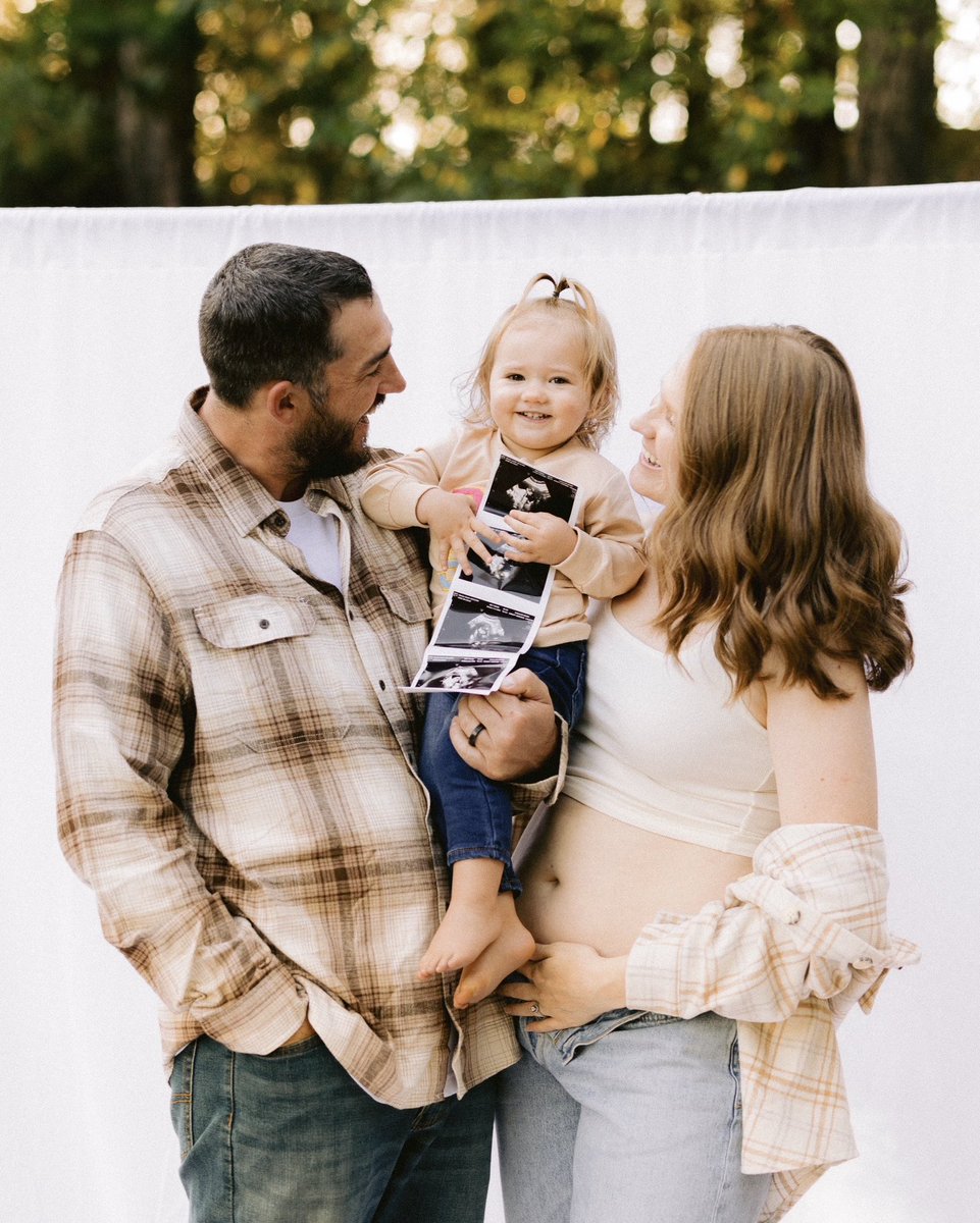 HunterHennes's tweet photo. Hennes, party of four coming soon. ♥️ @CoachHennes https://t.co/TEffKfUTWa