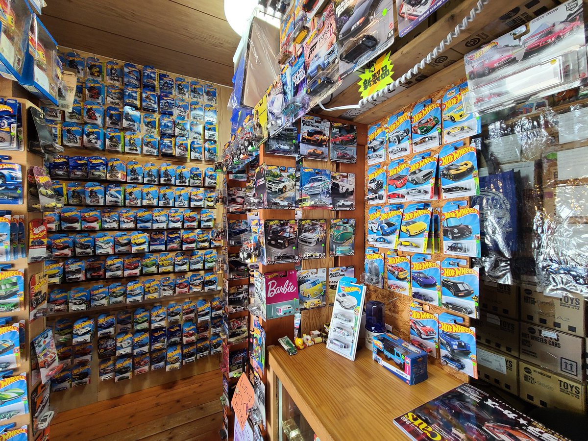 neoeleking's tweet photo. 今日の #ミニカーショップ 巡りは、 #SMALL_BLOCK
。千葉県一宮の海が目の前のお店。
商品の90%がHOTWHEELSのレギュラーシリーズではないかと思います。お店のホームページにも書かれていますが、場所柄か古めのHOTWHEELSがたくさんあり、「おお、これが残っている!」となります。 https://t.co/JoqUuXItJK