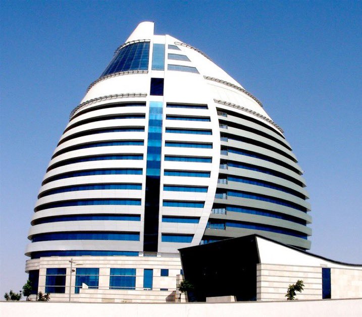 KushiticGyal's tweet image. THE CAPITAL IS GONE KHLAS
THEY DISPLACED US
BURNT OUR HOSPITALS AND UNIVERSITIES 
LOOTED OUR MUSEUMS AND ARTIFACTS THAT DATE BACK TO THE STONE AGE
THEY ARE ERASING OUR HISTORY, PRESENT AND FUTURE
THE RSF BACKED BY THE UAE ARE ETHNICALLY CLEANSING US!
#KeepEyesOnSudan