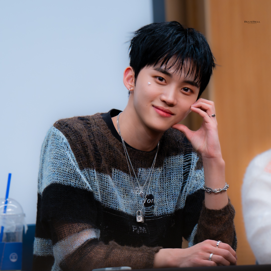 Bluebell_1023's tweet photo. 240315 사운드웨이브 대면 팬사인  

D-9 ❤️🐱

#LUN8 #루네이트 
#DOHYUN #도현 
#오늘DOH https://t.co/9tt5oCN4GG