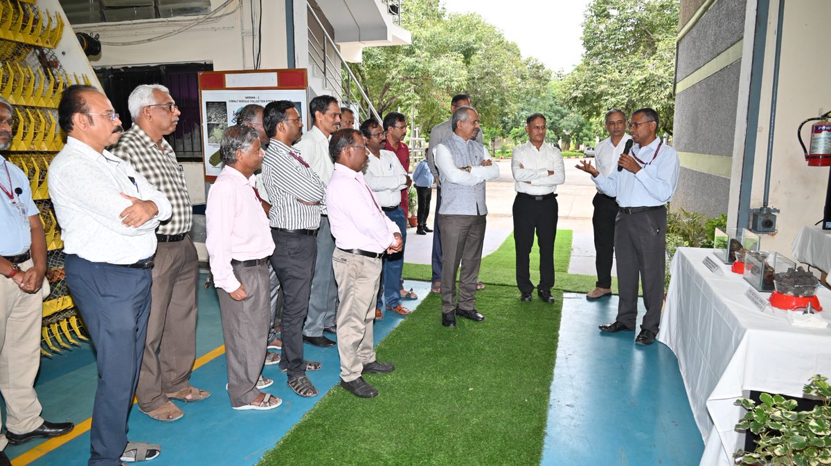MoesNiot's tweet photo. Dr. M Ravichandran, Secretary, Ministry of Earth Sciences, Govt of India visited NIOT. He interacted with the Deep Sea Mining Group on the Exploratory Mining Trials for nodules undertaken in the Andaman Sea and the further tests and exploration planned.

#NIOT 

@narendramodi @PMOIndia @OfficeOfDrJS @DrJitendraSingh @Ravi_MoES @moesgoi @PIB_India