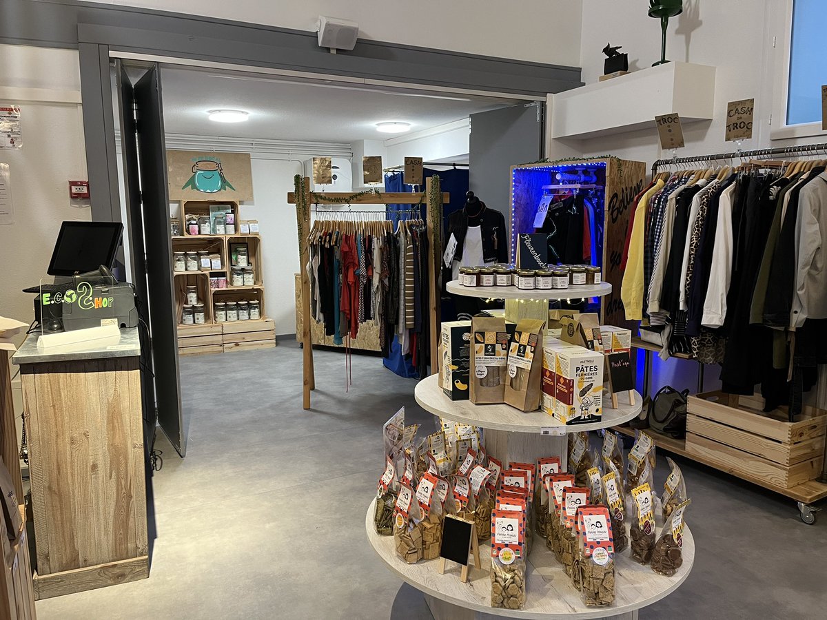 « La section professionnelle, Ensemble » pour ce 1er rassemblement les terminales CAP et bac pro MCV A présentent à la section pro leurs divers projets et chefs d’œuvre. #valorisation #partage bravo à eux 🤩 
view.genially.com/6706a106801883…