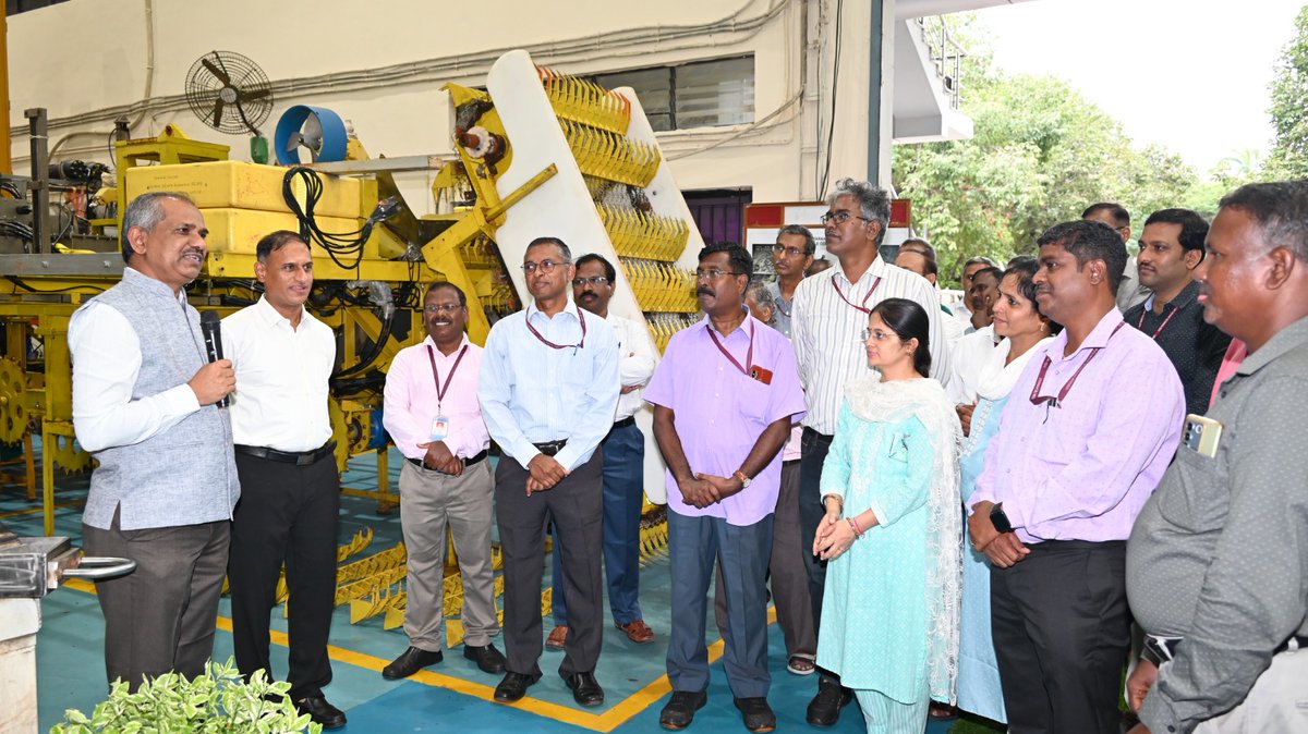 MoesNiot's tweet photo. Dr. M Ravichandran, Secretary, Ministry of Earth Sciences, Govt of India visited NIOT. He interacted with the Deep Sea Mining Group on the Exploratory Mining Trials for nodules undertaken in the Andaman Sea and the further tests and exploration planned.

#NIOT 

@narendramodi @PMOIndia @OfficeOfDrJS @DrJitendraSingh @Ravi_MoES @moesgoi @PIB_India
