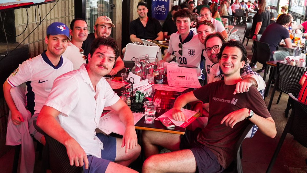 Café Diplomatico tweet media