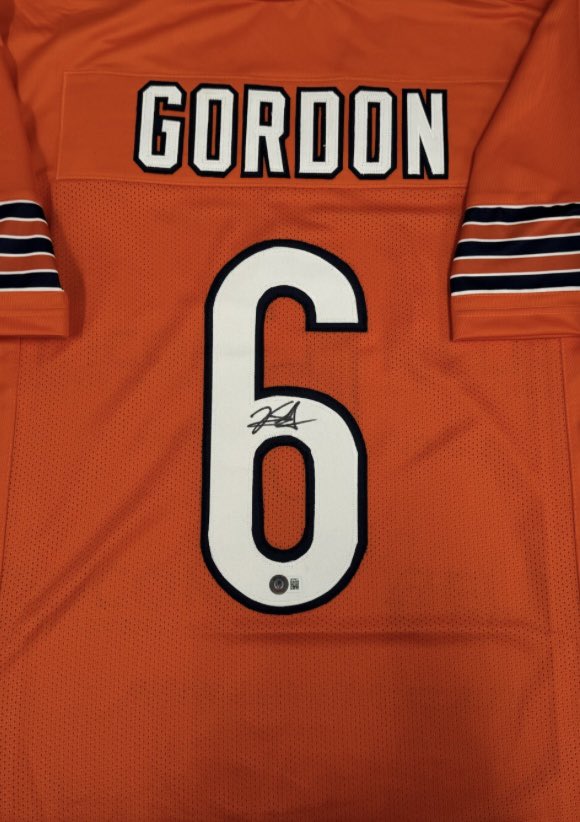 All right another SICK giveaway we need to show some love to <a href="/kyler_gordon/">Kyler Gordon</a> ❤️‍🩹 let’s send him some good vibes #Bears Fans 1 lucky 🍀 winner 🏆#DaBears <a href="/sickpodadamrank/">The Sick Podcast with Adam Rank</a> 

To Enter:

1. Like &amp; RT 👍
2. Follow Both of Us 🤝
2. Comment - 🕸️🐻⬇️
3. Winner announced 10/21