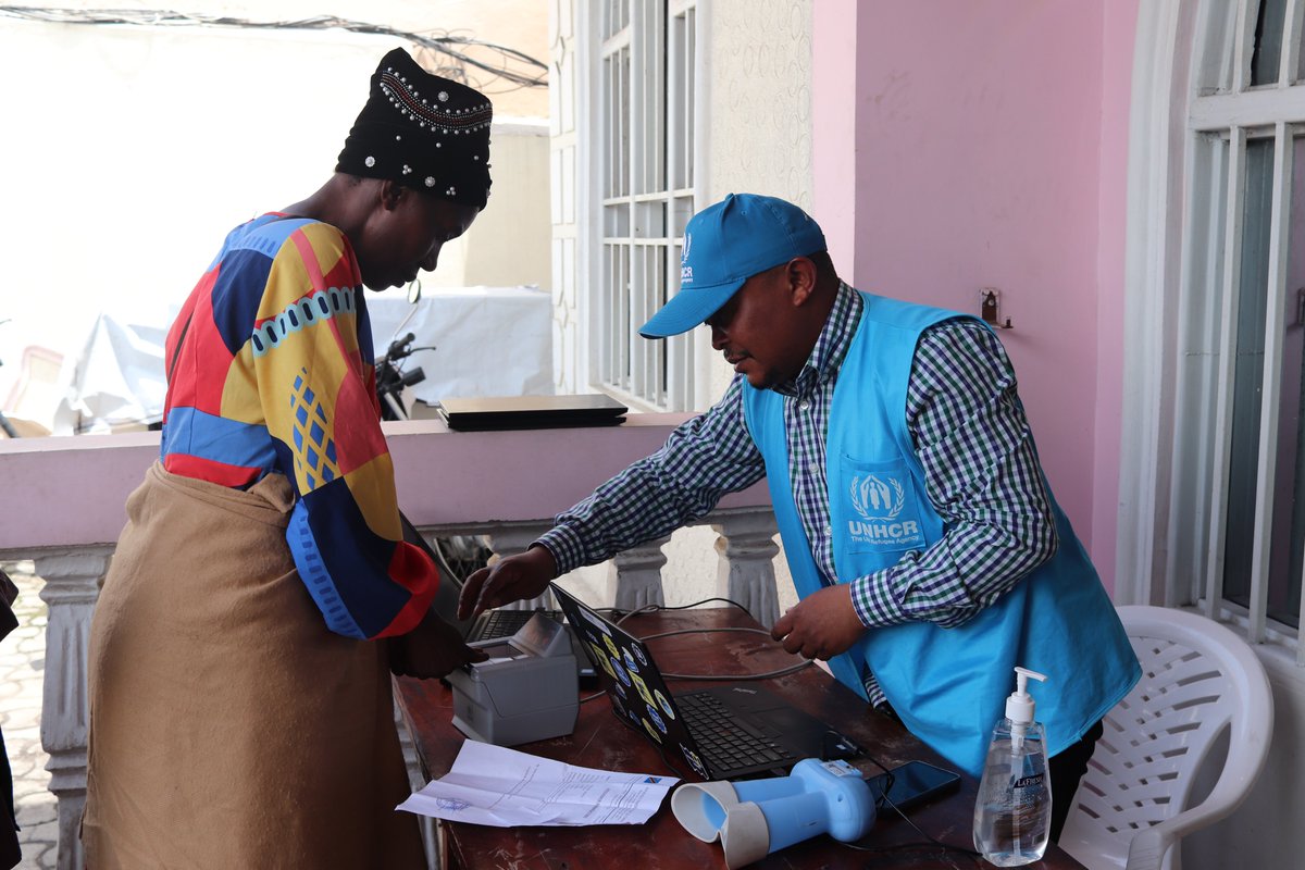 aides_rdc's tweet image. 📍Goma: Le @UNHCR_DRC en partenariat avec #AIDES et la #CNR lance le processus d’enregistrement biométrique et distribution du cash en faveur de 105 réfugiés bénéficiaires des AGR dans le cadre de leur #autonomisation