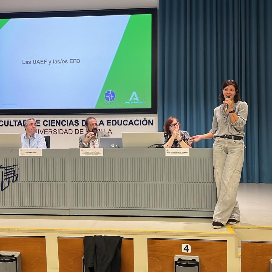 ColefAndalucia's tweet photo. 🔵Charla, este lunes, sobre el Plan Andaluz de Prescripción del Ejercicio Físico (#PAPEF), celebrada en la @EducacionUs de la @unisevilla.
Ainara Bernal (col. 54 694) ha explicado el funcionamiento de las Unidades Activas de #EjercicioFísico (#UAEF).
#EFD #CAFyD #Salud https://t.co/pBpt5EPM5F