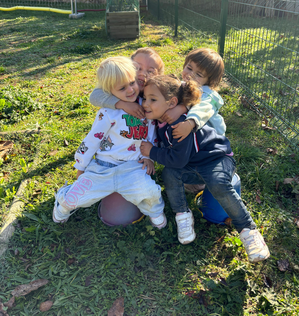 AjCastelltersol's tweet image. 🫶Observem els primers moments de complicitat en el joc a #escolabressol.

💕Aprendre a conviure amb els altres és una capacitat molt complexa que tot just comencem a desenvolupar i a l´escola procurem acompanyar aquest procés amb valors i molta estima.

#Espurna  #Castellterçol