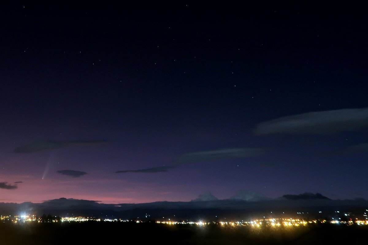 edwin_heras's tweet photo. Cometa C/2023 A3
Tulcán / Carchi / Ecuador
Domingo 13 octubre 2024

Fotos tomada desde Urbina, muestra el cometa Tsuchinshan-ATLAS, la ciudad de Tulcán y los volcanes Chiles y Cumbal. https://t.co/U7NjJEFFzd