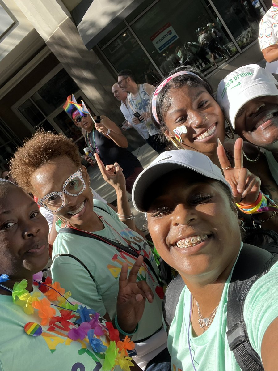MJHS_EELT's tweet photo. Celebrating equality, self acceptance and pride with @apsupdate #apspride #mjjallday https://t.co/ykba3RcEXD