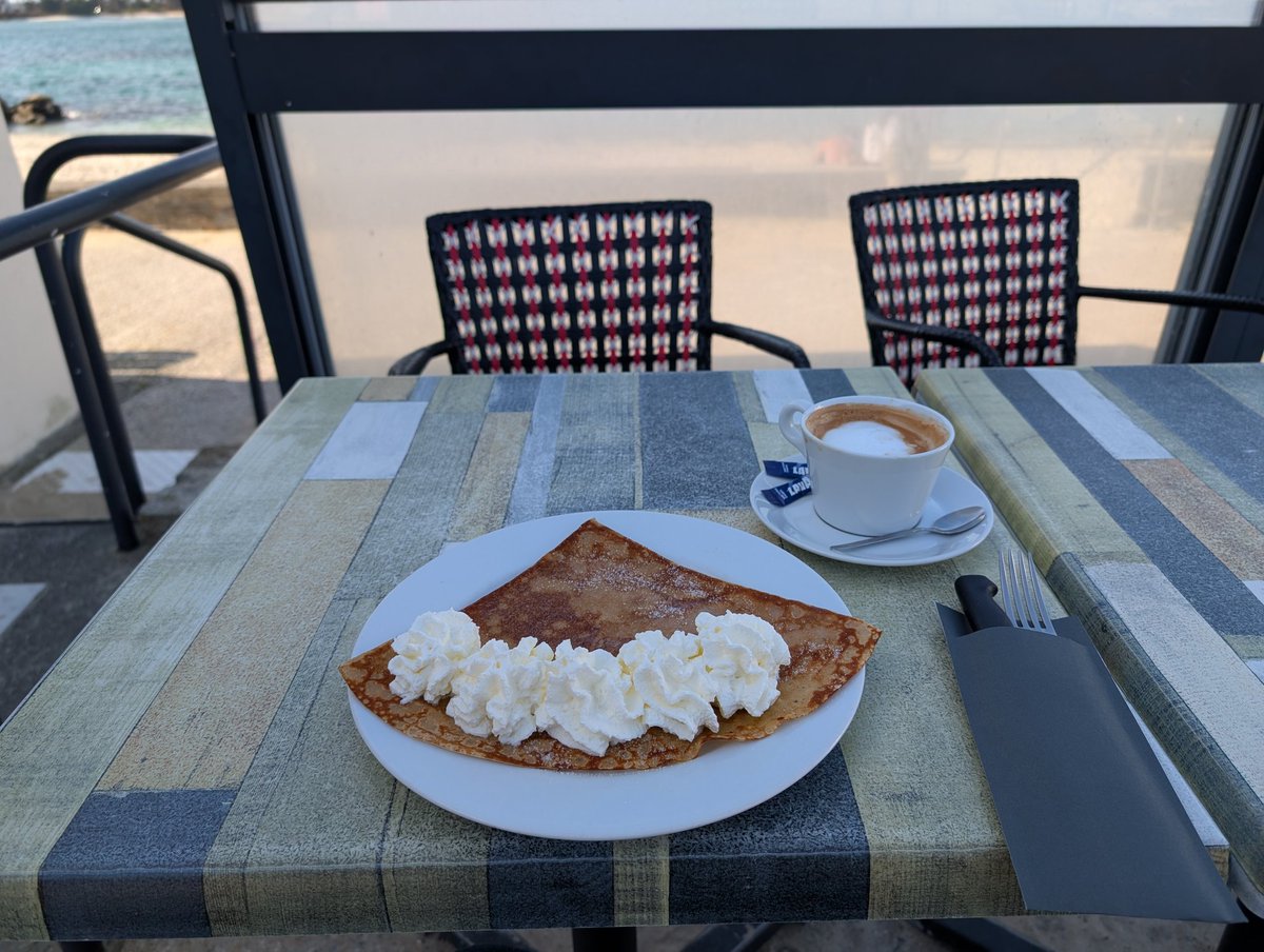 This is definitely the creperie with the best view that I've ever visited..  #RoscoffVirusEvolution #viveLaFrance #Bretagne