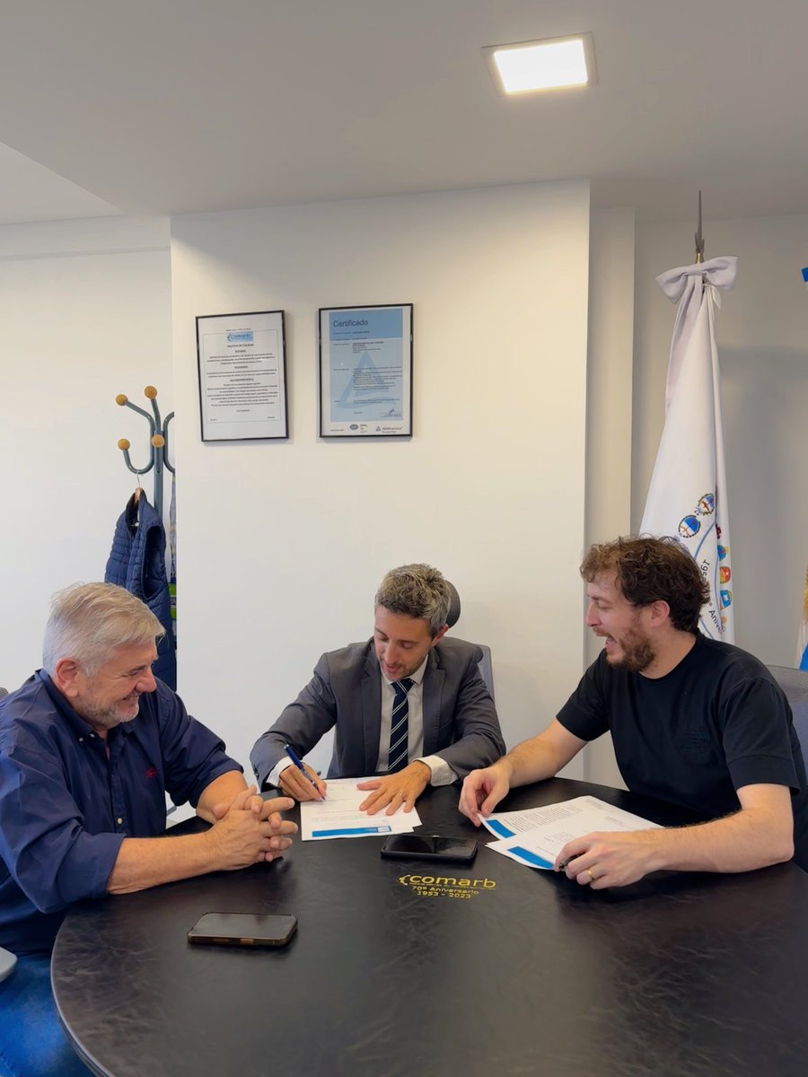 CeATS_ARGENTINA's tweet photo. ¡Una nueva incorporación a CeATS! 👏🏻Damos la bienvenida a la provincia de Santa Cruz.
Hoy se llevó a cabo la firma oficial, que potenciará la gestión tributaria y será clave para el desarrollo económico de la provincia.
¡Seguimos creciendo!
#CeATS #SantaCruz https://t.co/BWaHTNhKhF