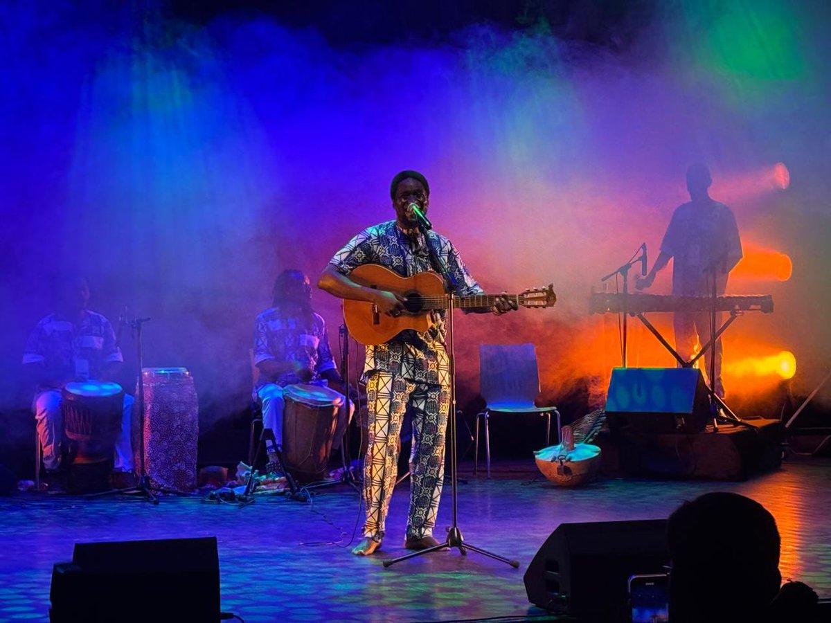 MoroccoInGUINEA's tweet photo. Félicitations au talentueux chanteur haïtien, Gregory Laforest et son équipe pour leur prestation lors du spectacle Ayti Nan Ginen au #CCFG et pour lequel l’Ambassade a été associée en tant que partenaire institutionnel #AytiNanGinen https://t.co/H2iQirl4RS