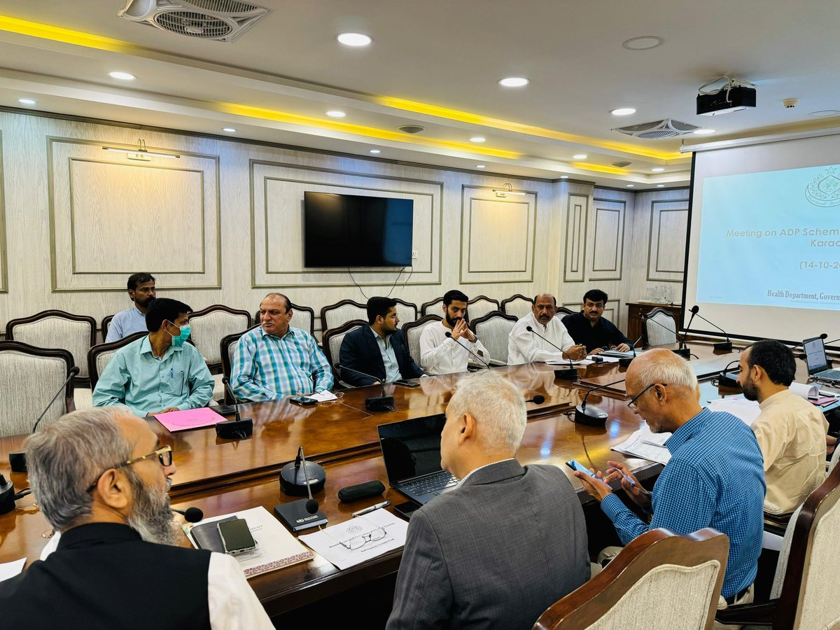 Dr_abdul_basit_'s tweet image. ایم پی اے ڈاکٹر عبدالباسط کی صوبائی وزیر صحت اور ٹیم کے ساتھ ضلع وسطی کے سرکاری اسپتالوں میں سالانہ ترقیاتی منصوبوں اور مسائل پر اہم ملاقات۔

#MPAAbdulBasit #GovernmentInitiatives
#HealthcareDevelopment #CentralDistrictHospitals