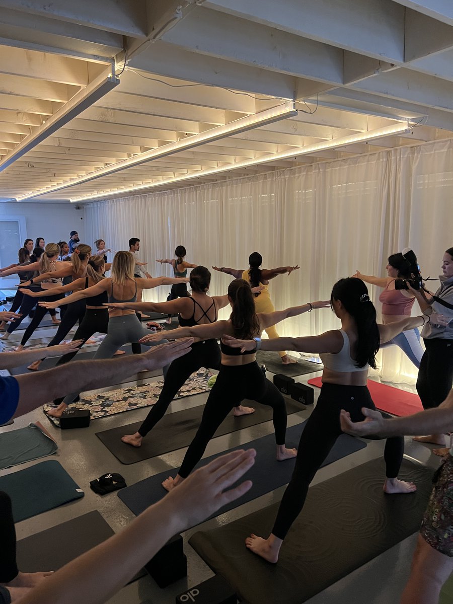 Techweek_'s tweet image. Smoothies, startups, and a bit of zen. That’s the way to kick off #LATechWeek right. The vibe is vibing at Empowered Yoga hosted by Open Venture Capital! What’s been the highlight of your morning so far?🙏#WellnessInTech