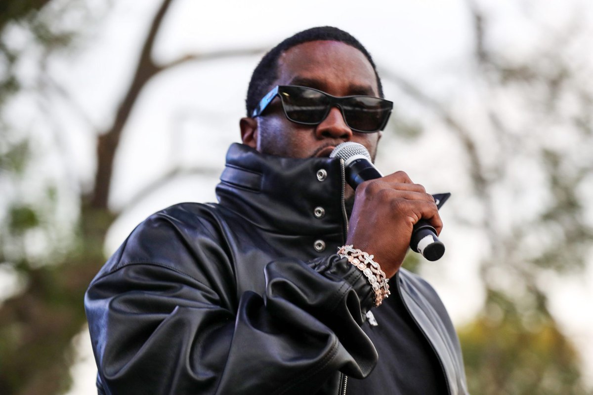 iloveconverts's tweet photo. A new wave of lawsuits filed Monday accuses Sean “Diddy” Combs of raping women, sexually assaulting men and molesting a 16-year-old bo... . Read Full Article: https://t.co/X2UelLxggr https://t.co/NfiR2tCqeE