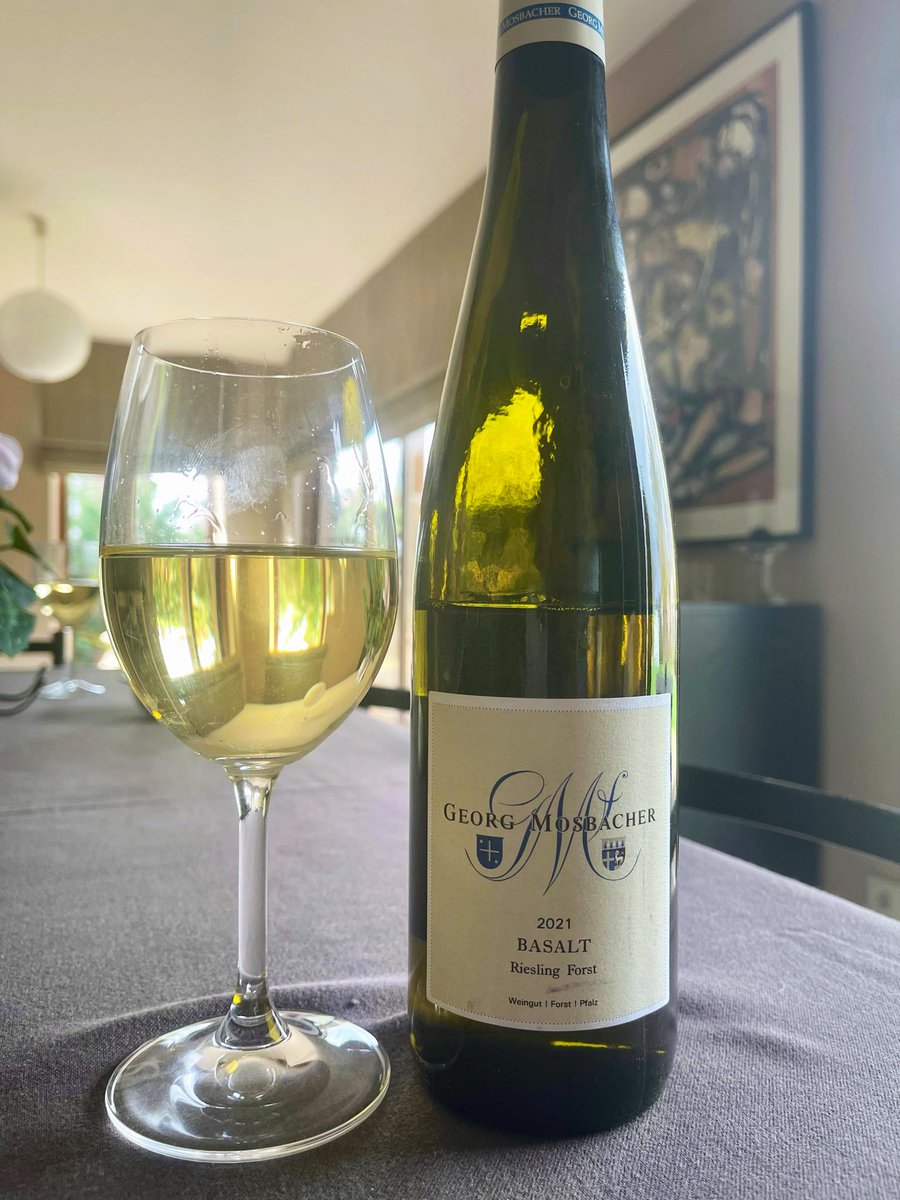 joukesp's tweet image. #MondayLunch #Sauerkraut #MashedPotatoes
It’s that time of the year again!
My 1st sauerkraut of the season!
Paired with a ‘21 Basalt (didn’t know I had 1 left!), dry riesling, by@weinhaus_georgmosbacher
Dry, aromatic, fruity (apple, yellow fruit), acidity, mineral strength!
89-91