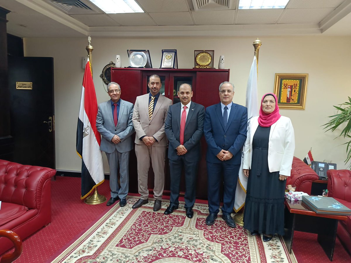 تشرفت اليوم بالاجتماع مع كل من سعادة ياسر أحمد عباس، نائب رئيس الهيئة العامة للاستثمار والمناطق الحرة بجمهورية مصر العربية، وسعادة المهندس عصام بحيري، وكيل وزارة أول ورئيس قطاع شئون المناطق الحرة، وسعادة الأستاذة هالة محمود مدير مدينة الإنتاج الإعلامي. دار الاجتماع حول بحث سبل