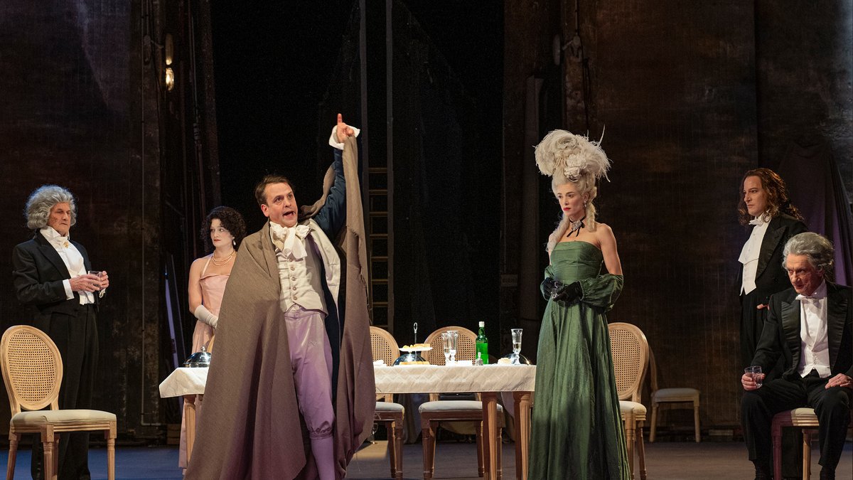 Coup2theatre's tweet image. "Pauvre Bitos" de J. Anouilh n'a rien perdu de sa verve, ni de sa férocité. Une tablée cruelle et brillante qui fait mouche au @theatreHebertot La chronique de @LEVYIsabelle2 : PAUVRE BITOS ou LE DINER DE TETES – THEATRE HEBERTOT | COUP DE THÉÂTRE (coup2theatre.com)